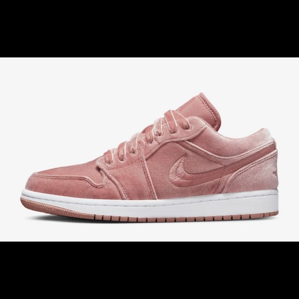 Nike Air Jordan 1 Low SE sizes woman’s 8 or 10 - Picture 1 of 10